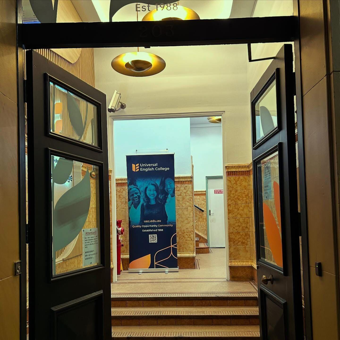 学校エントランス