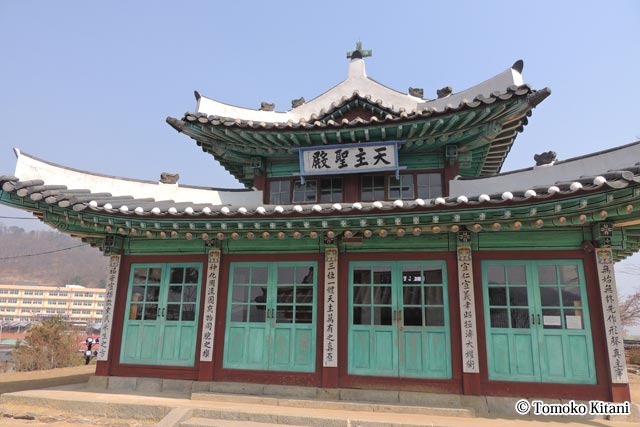韓洋折衷様式の韓国最古の聖堂「聖公会江華聖堂」