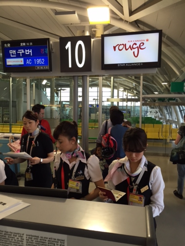 関西空港から就航したエア カナダルージュに乗ってみた 成功する留学