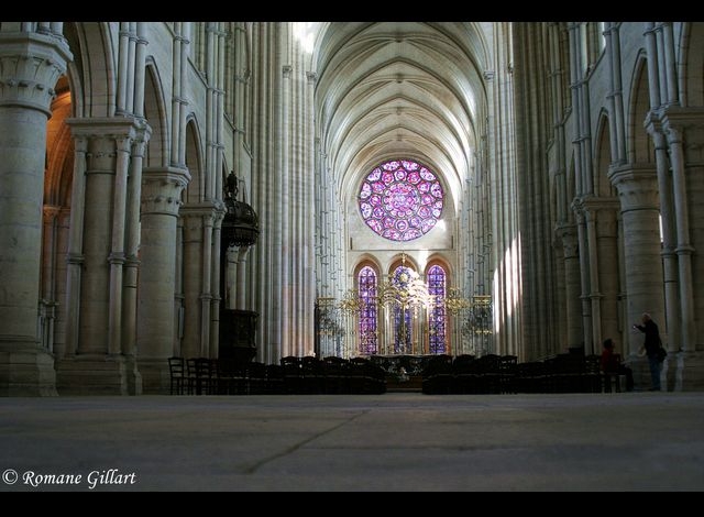フランス・ラン大聖堂のステンドグラス