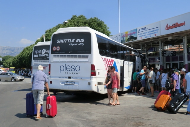 空港シャトルバスも発着。長距離バスが発着するターミナル