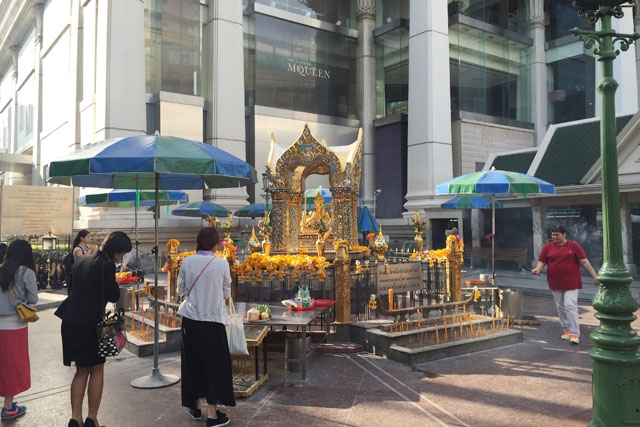 タイ最強のパワースポット「エラワン廟」