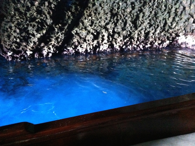 これが、タオルミーナの青の洞窟