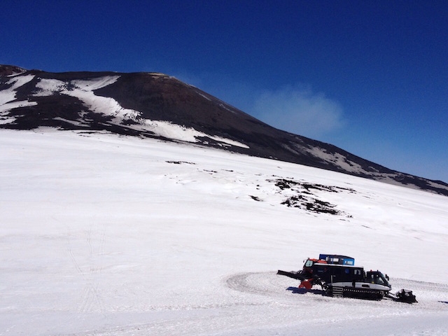 シチリアの活火山エトナの雪がグラニータの起源？