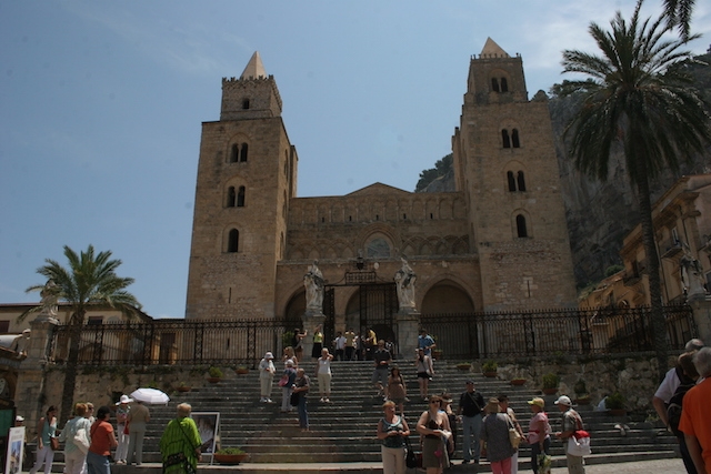 パレルモ県内に位置するチェファルの大聖堂