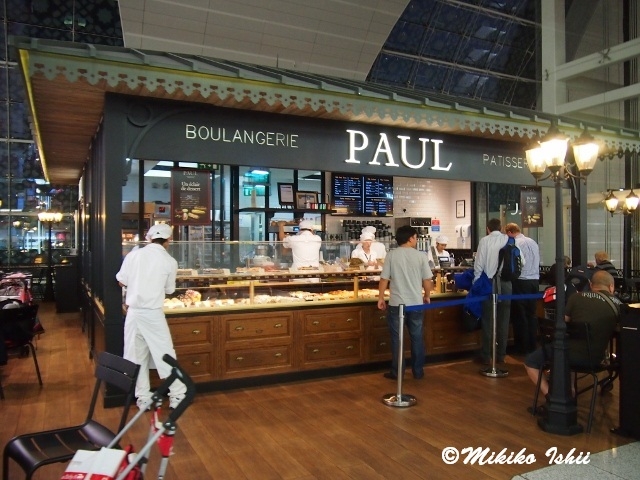 フランスのカフェ「PAUL」