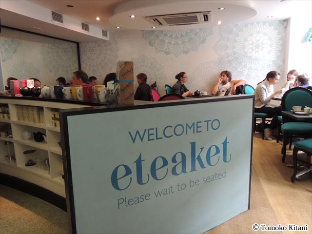さまざまな世代が集う「エチケット」の店内