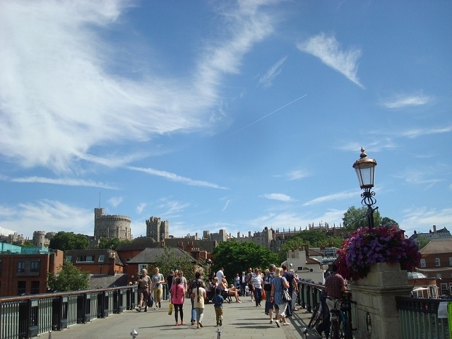 ウィンザー橋からお城を眺めた景色