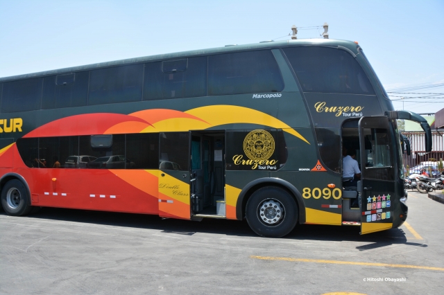 リマ・ナスカを往復するクルス・デル・スル社のデラックス・バス