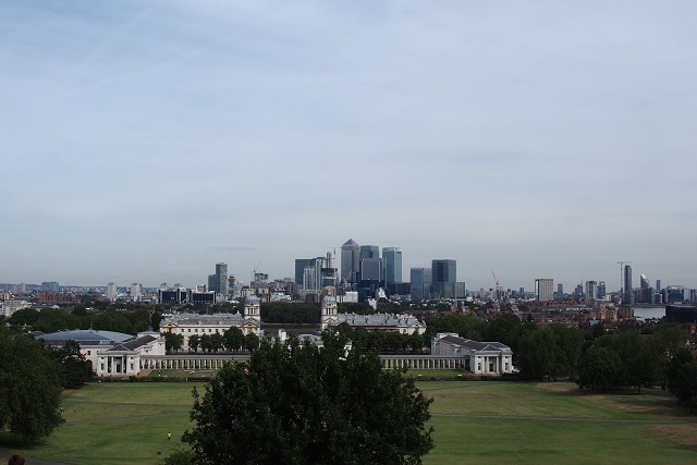 グリニッジ・パークからの眺め、遠くにはロンドン市街も