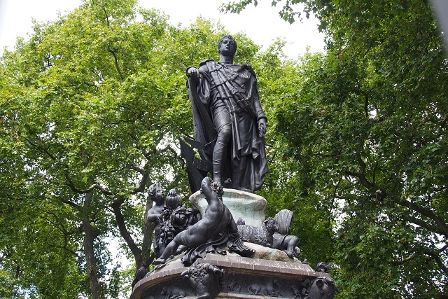 ラッセル・スクエアにある第5代ベッドフォード公爵の像