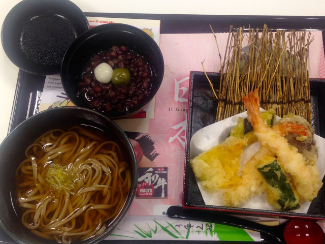 海外で食べる天ぷら蕎麦は格別