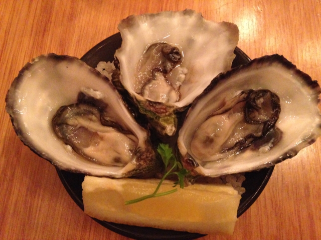 前菜の一つオイスターはとってもジューシー