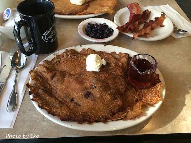 クレープみたいに薄いのにもちもちカリカリのパンケーキ