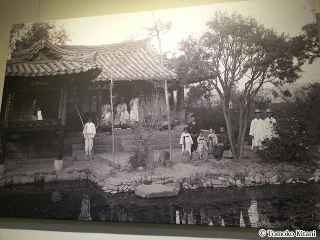 日本人と韓国人が写っている日本統治時代の貴重な写真。