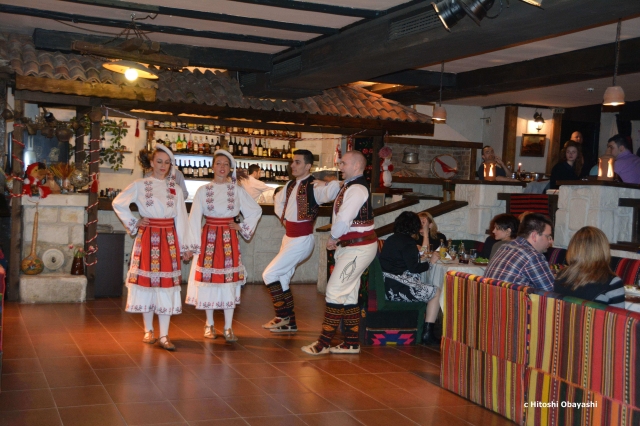ブルガリアの伝統舞踊で最もポピュラーなラチェ二ツァ
