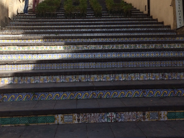 カルタジローネのシンボル、陶器タイルの長階段