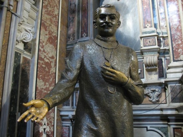 サン・ジュゼッペ・モスカーティの像
