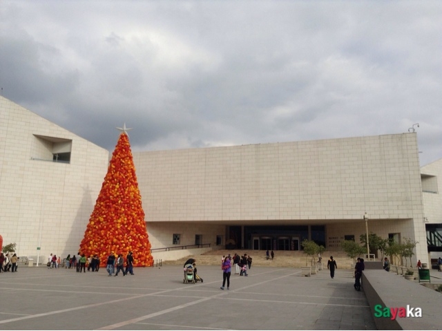 不思議な質感のメキシコ歴史博物館の巨大ツリー