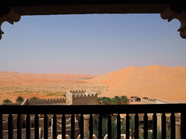 客室からの景色は砂漠一色！