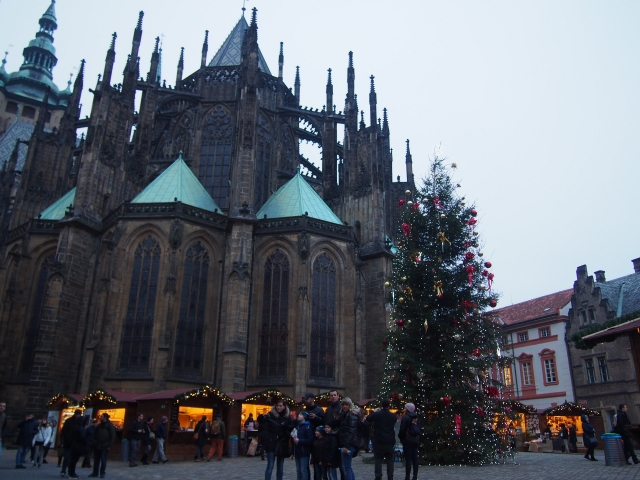 プラハ城内にもクリスマスマーケットが出現