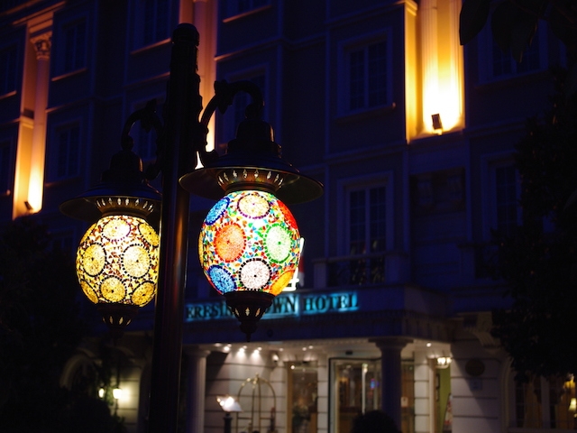 トルコらしい装飾の凝ったランプ