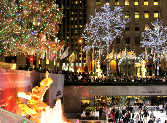 ニューヨーク・ロックフェラー センターのクリスマスツリーを見に行