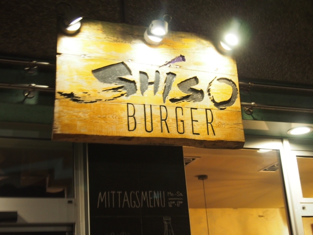 ｢SHISO BURGER｣の看板がお店の目印