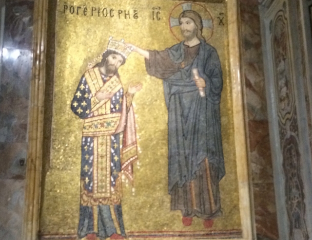 ルッジェーロ二世がキリストから王冠を授かる様子が描かれる