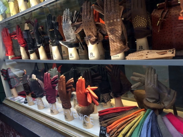 カラフルな革の手袋専門店