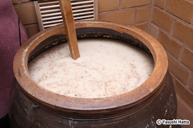 ハンアリと呼ばれる甕で醸造を行う。大量生産はせずすべて手造り