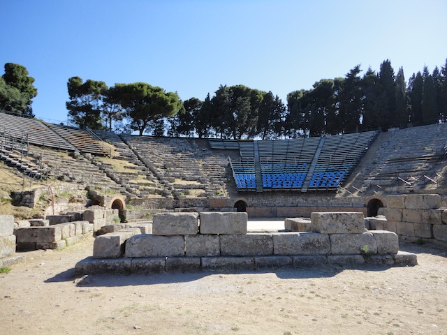 考古学遺跡地区内のギリシャ劇場