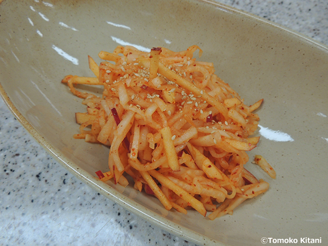 しゃきしゃきした食感の「りんご大根生菜」