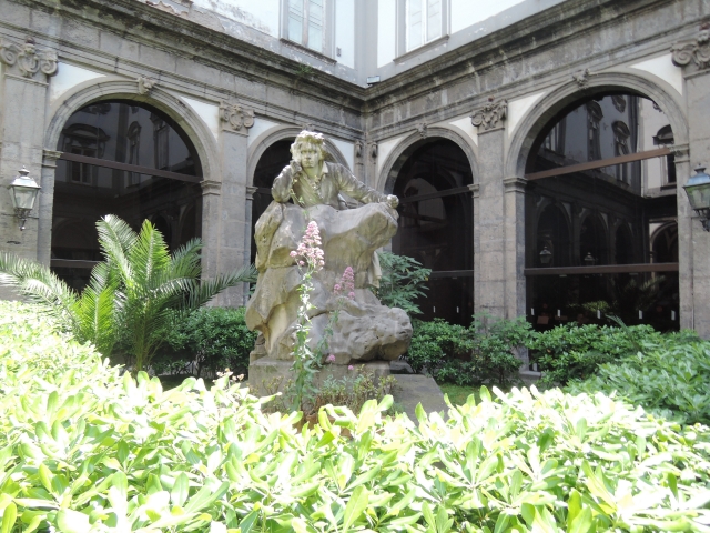 ナポリ国立音楽院内ベートーベンの像