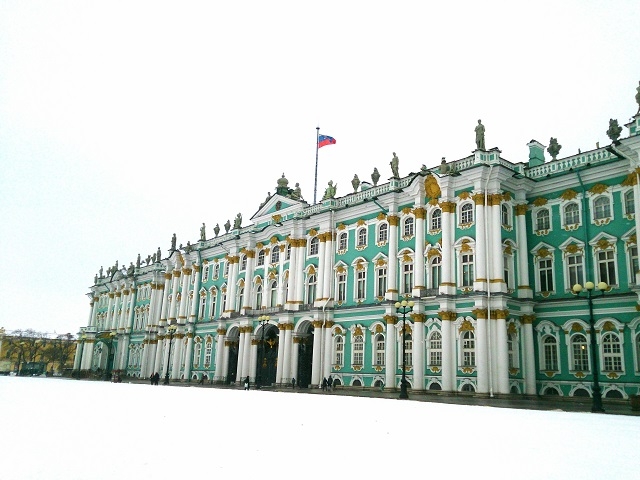 別名「冬の宮殿」と呼ばれている美しい本館