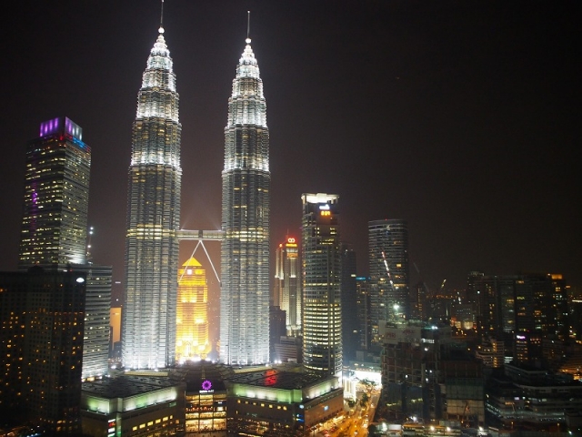 トレーダースホテルKL33階スカイバーからの夜景