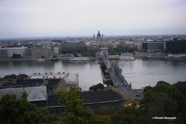 ブダペストの中心でドナウ川に架かるセーチェーニ鎖橋