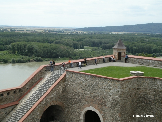 ブラチスラヴァ城の眼下を流れるドナウ川