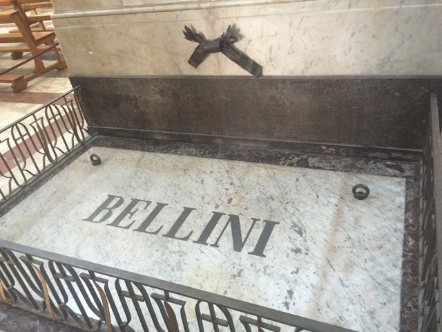 ノルマなどの作品で著名なベッリーニの墓