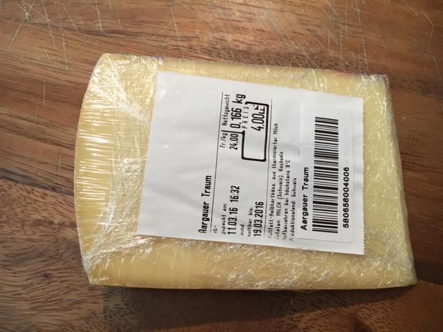 チーズ専門店では、もちろん欲しい分だけグラムで購入も可能。