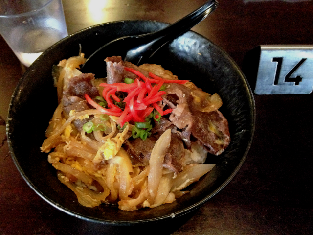 牛丼が大人気のメニューですって。なかなか美味しかったですよ!