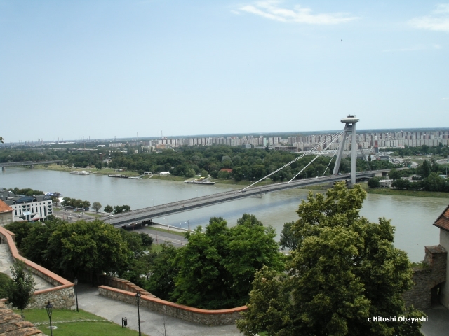 ドナウ川に架かるブラチスラヴァの新橋