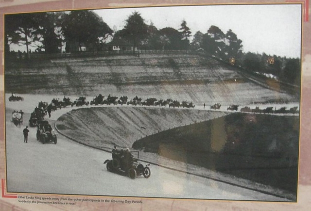 約100年前のカー・レース風景