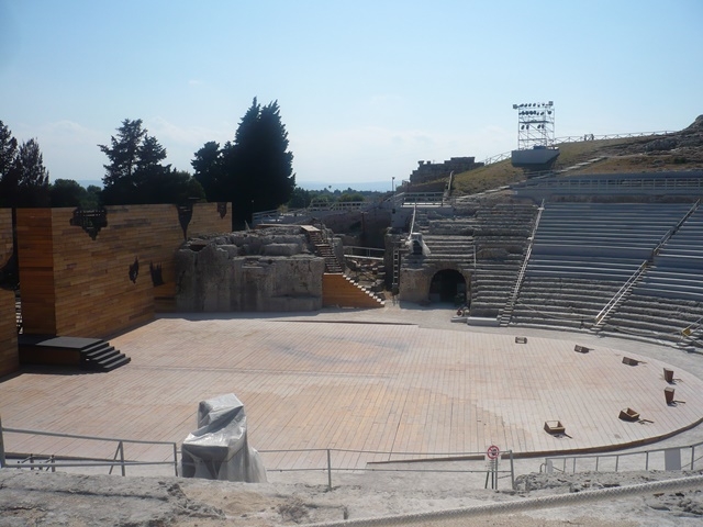 5月から6月には、ここでギリシャの演劇が上演されます。