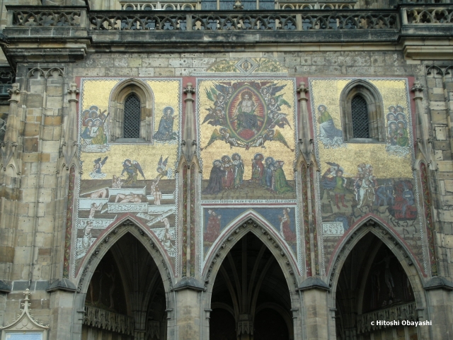聖ヴィート大聖堂の南ファサードのモザイク壁画「最後の審判」