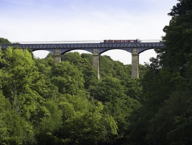 地上から見た水路橋 ©Visit Britain