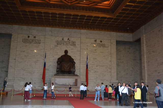 中正紀念堂本堂の蒋介石像