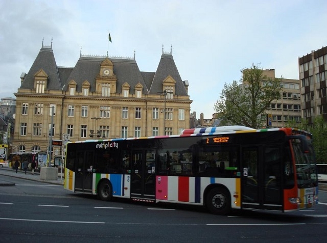 ルクセンブルグの街並みと路線バス