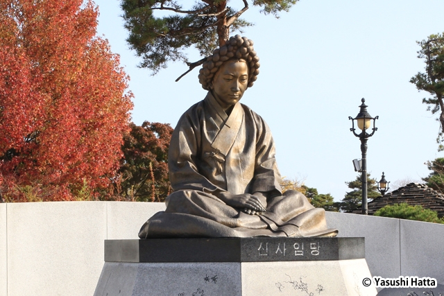 申師任堂の像。朝鮮時代中期の1504年に烏竹軒で生まれた