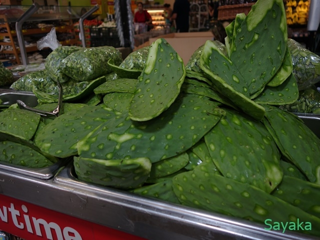 スーパーの野菜売り場にて、とげは取ってあります